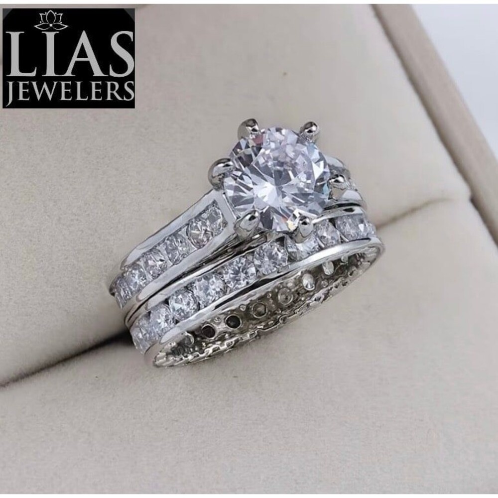 New 18k white gold wedding ring set